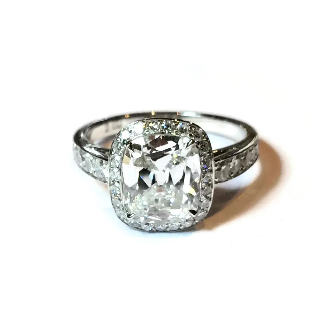 Eclat Jewels - Halo Ring with 1 Cushion-cut Diamond and 37 Round Diamonds, Platinum