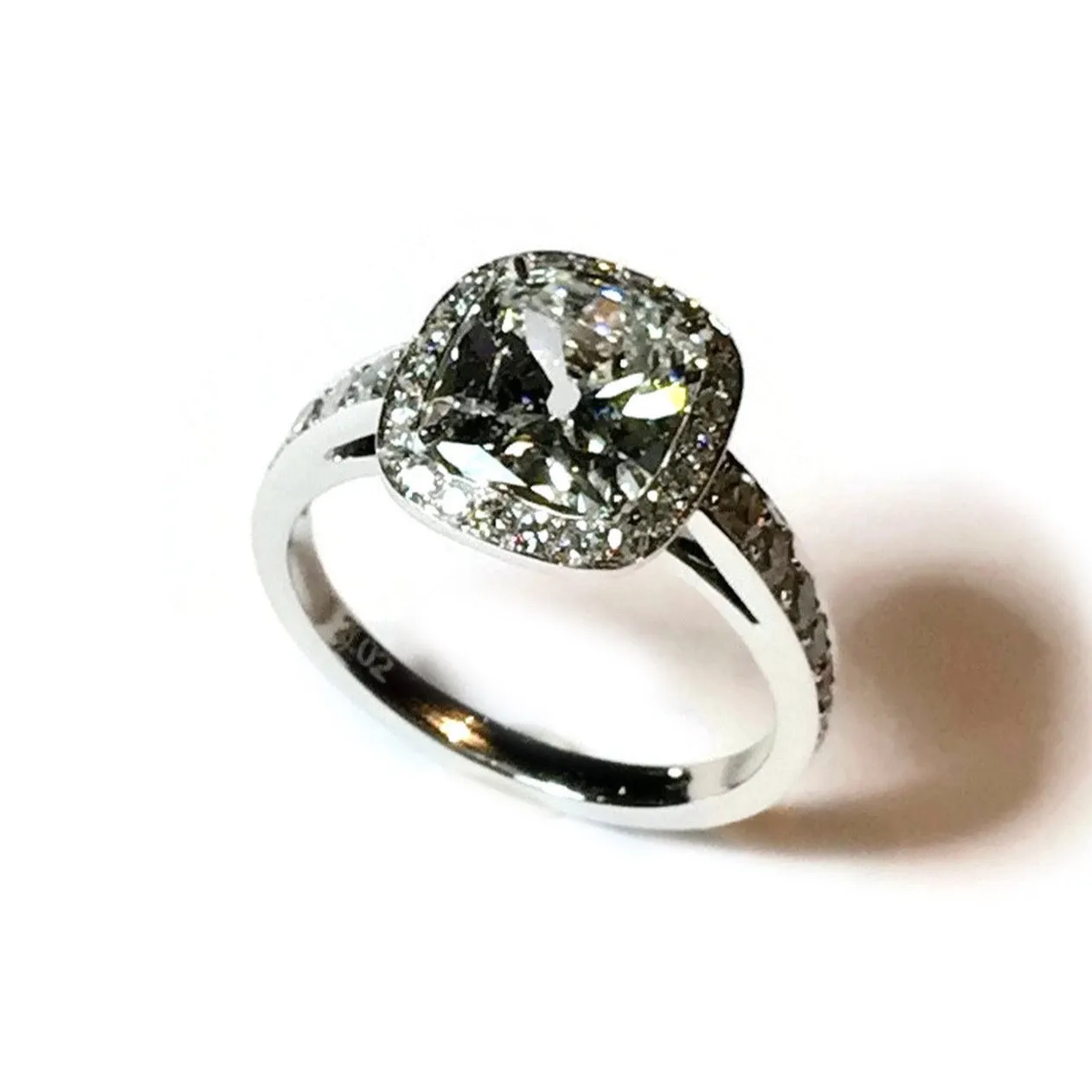 Eclat Jewels - Halo Ring with 1 Cushion-cut Diamond and 37 Round Diamonds, Platinum