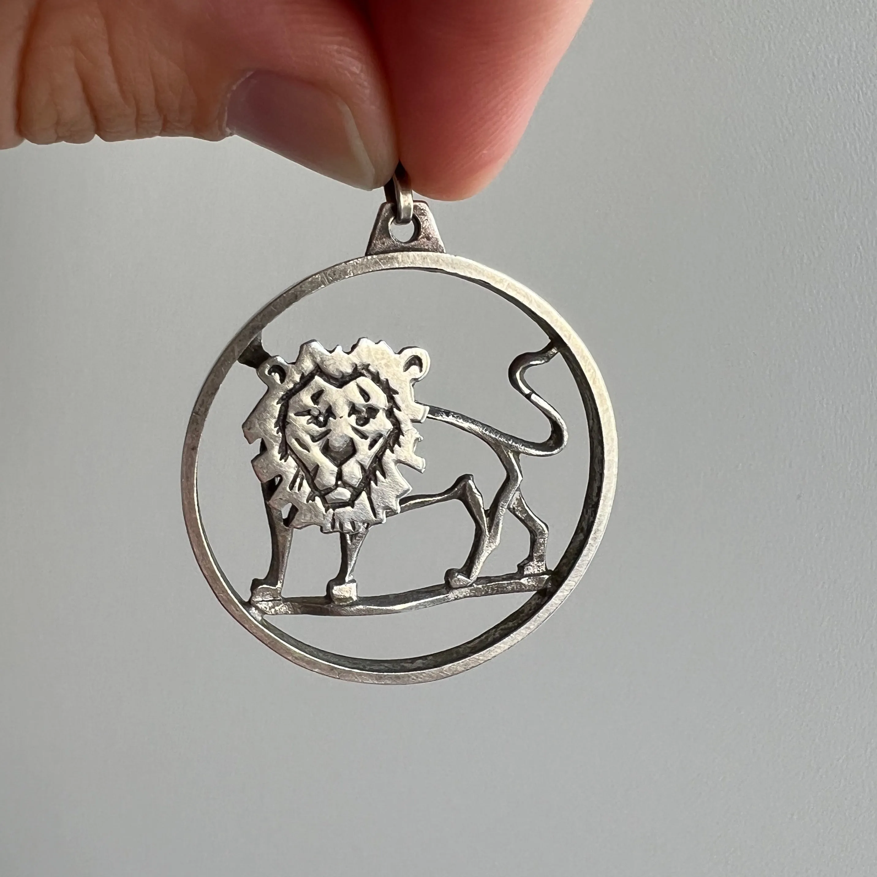 V I N T A G E // friendly lion / sterling silver lion / a pendant