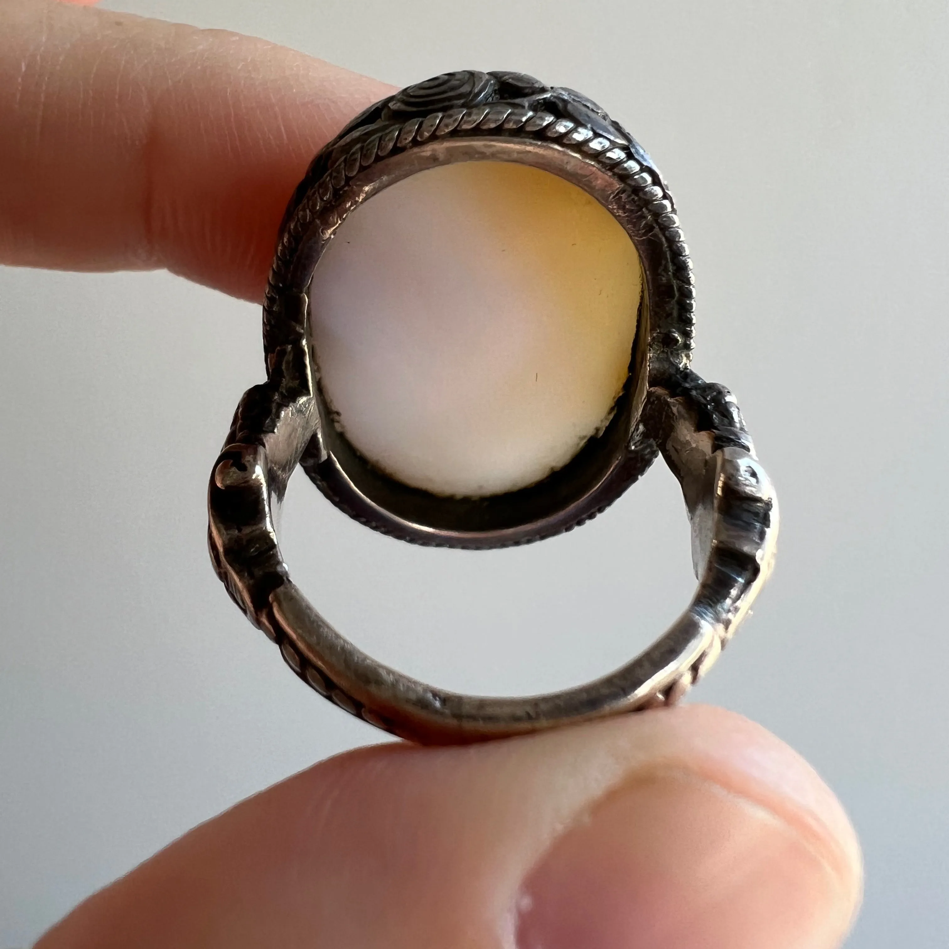 V I N T A G E // quiet chess / sterling silver and agate Peruzzi style ring / size 6.5-ish