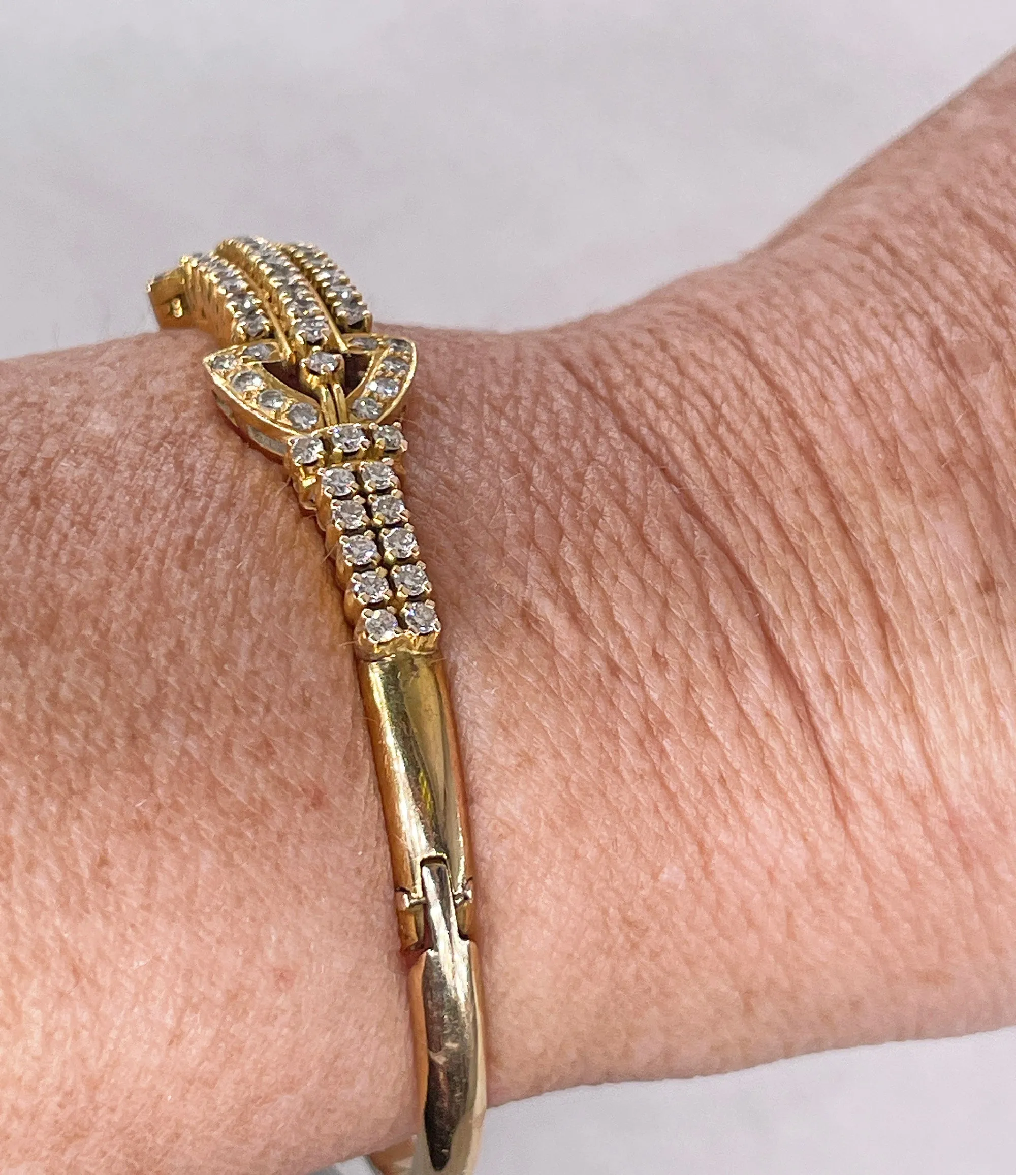 Vintage Late Art Deco 1.50ctw Diamond Bangle Hinged 18K Gold Bracelet